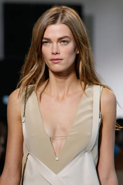 Look 18